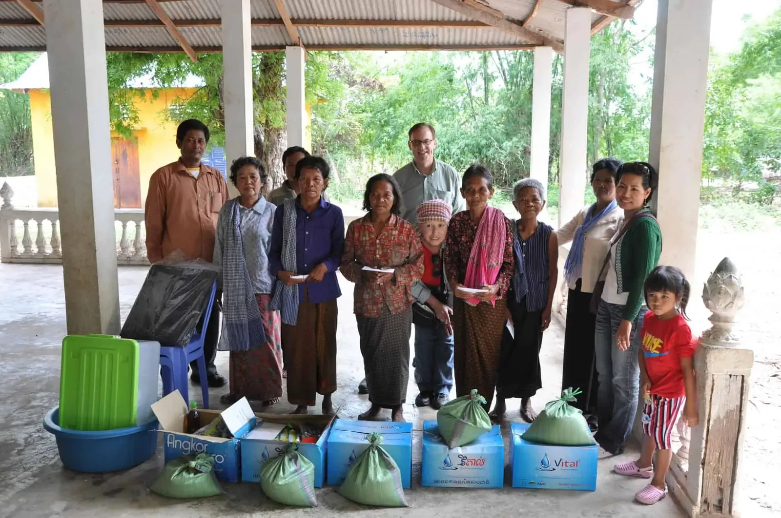 Food distribution by New Day New Life in Kampong Chhnang Province in Cambodia